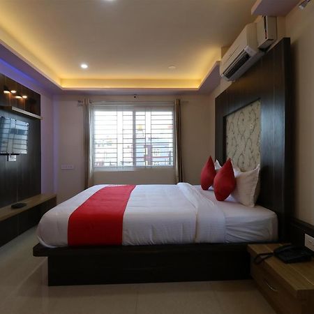 Oyo 37349 Sai Palace Hotel Chik Bānavar Kültér fotó
