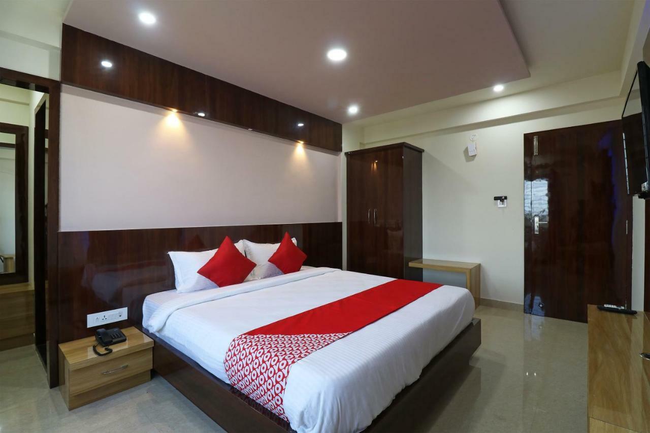 Oyo 37349 Sai Palace Hotel Chik Bānavar Kültér fotó