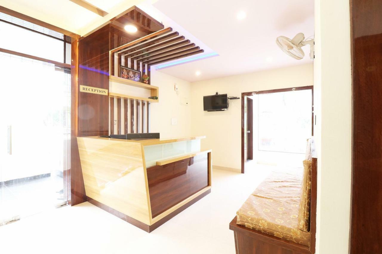 Oyo 37349 Sai Palace Hotel Chik Bānavar Kültér fotó