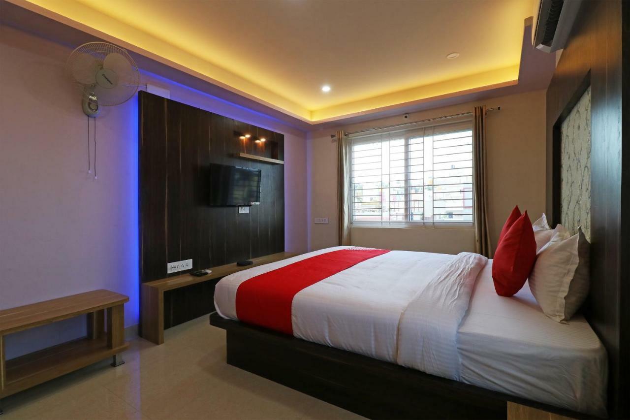 Oyo 37349 Sai Palace Hotel Chik Bānavar Kültér fotó