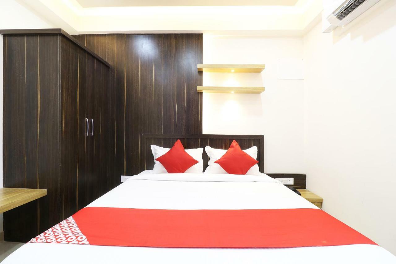 Oyo 37349 Sai Palace Hotel Chik Bānavar Kültér fotó