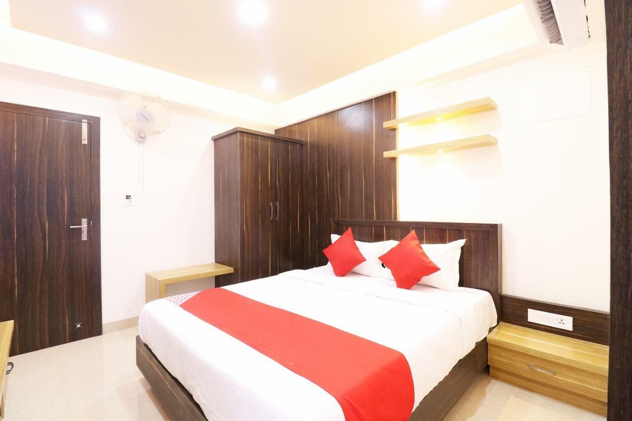 Oyo 37349 Sai Palace Hotel Chik Bānavar Kültér fotó