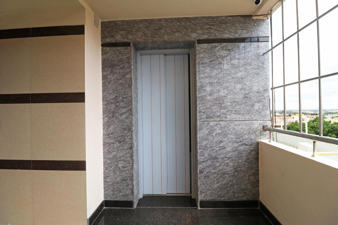 Oyo 37349 Sai Palace Hotel Chik Bānavar Kültér fotó