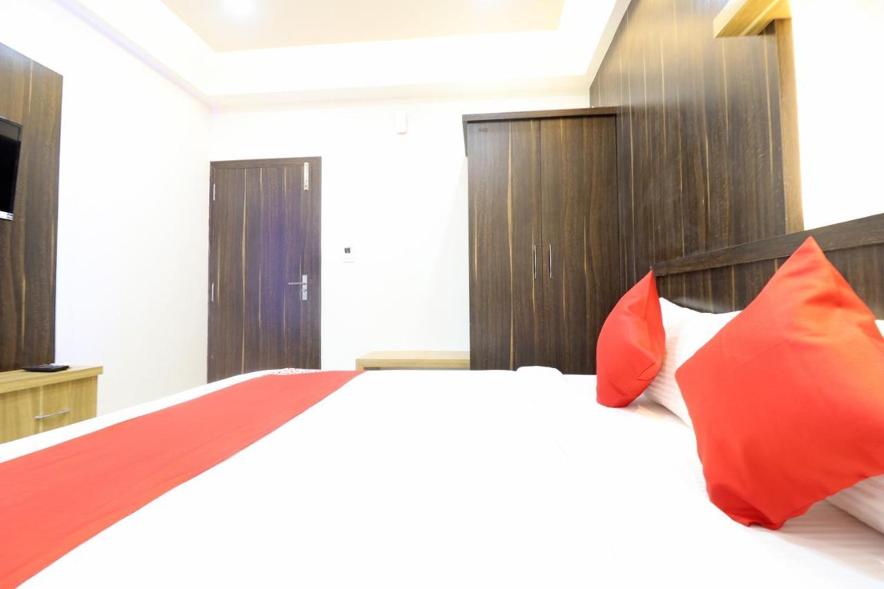 Oyo 37349 Sai Palace Hotel Chik Bānavar Kültér fotó